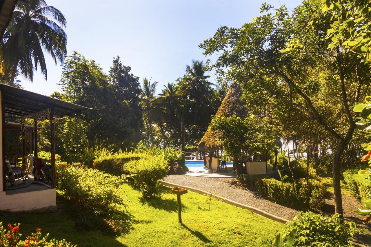 Coconut Grove Oceanfront Cottages Dominical Exterior photo