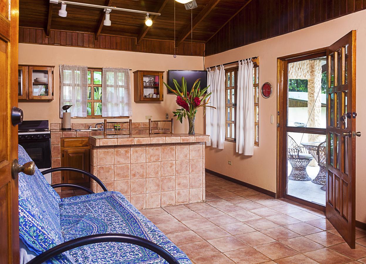Coconut Grove Oceanfront Cottages Dominical Exterior photo